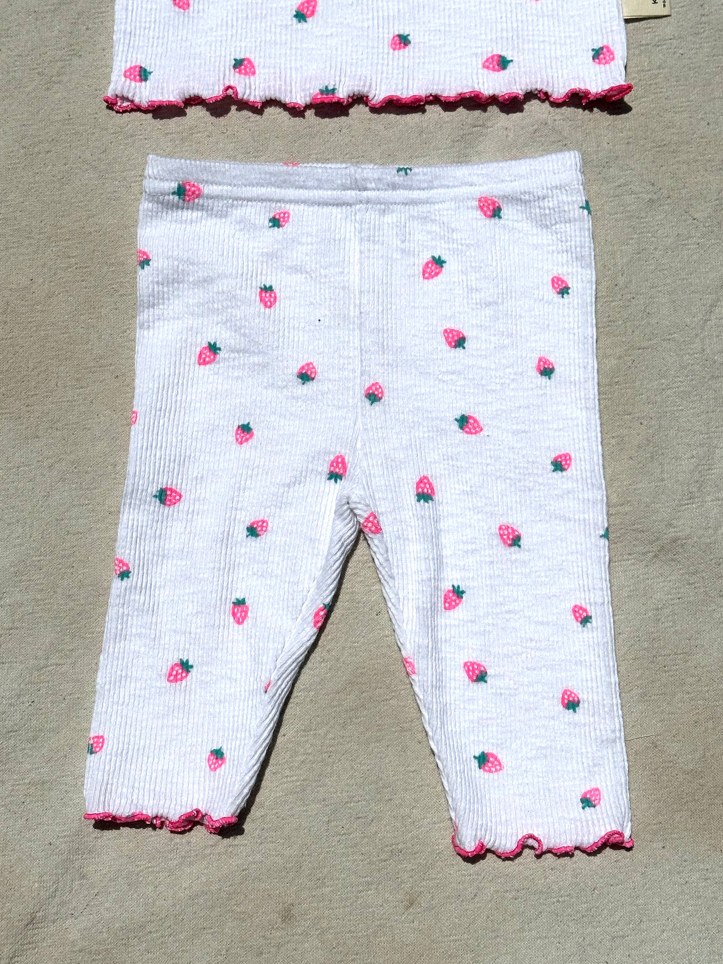 Lounge Set in Mini Strawberry Print