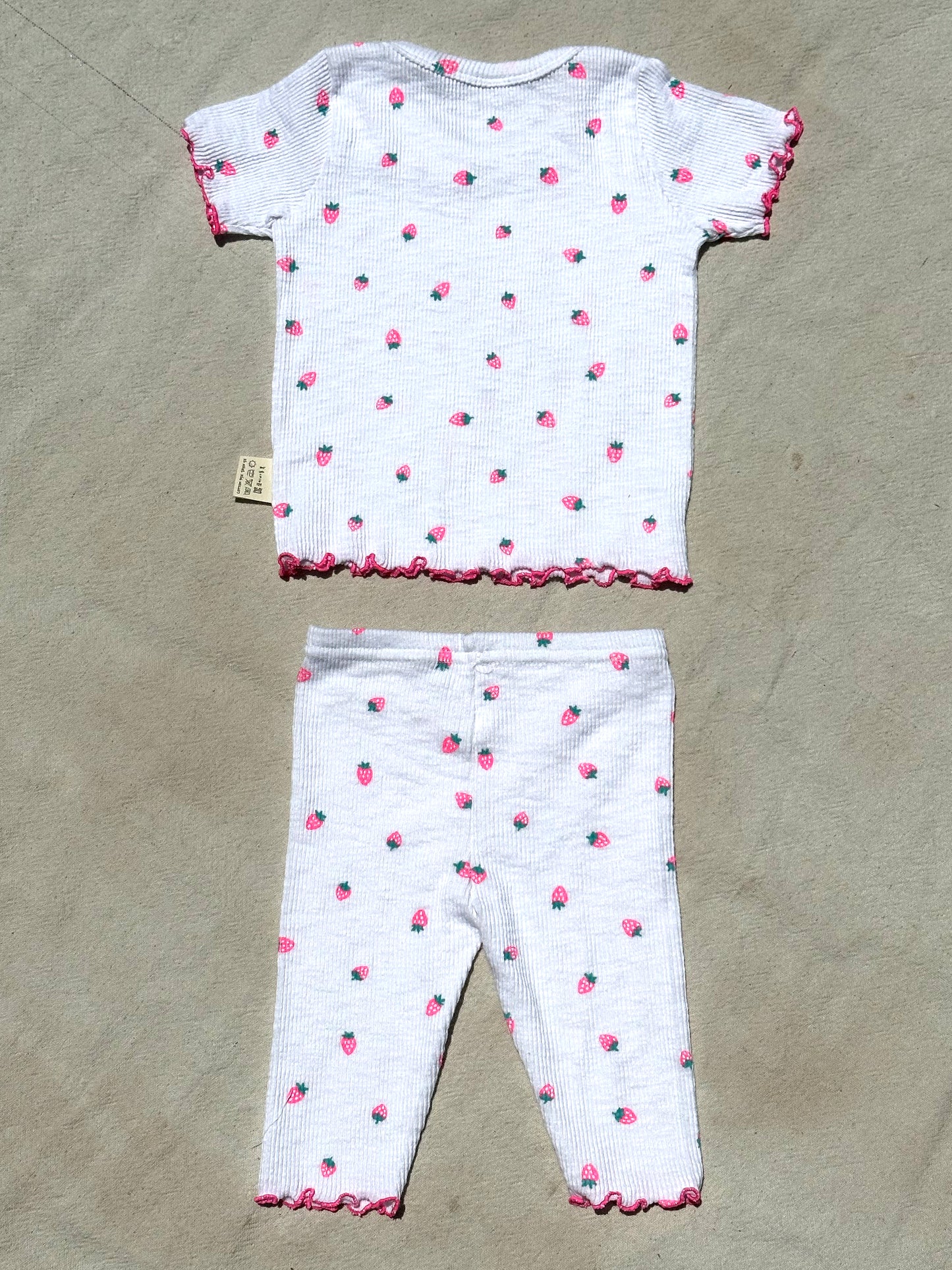 Lounge Set in Mini Strawberry Print