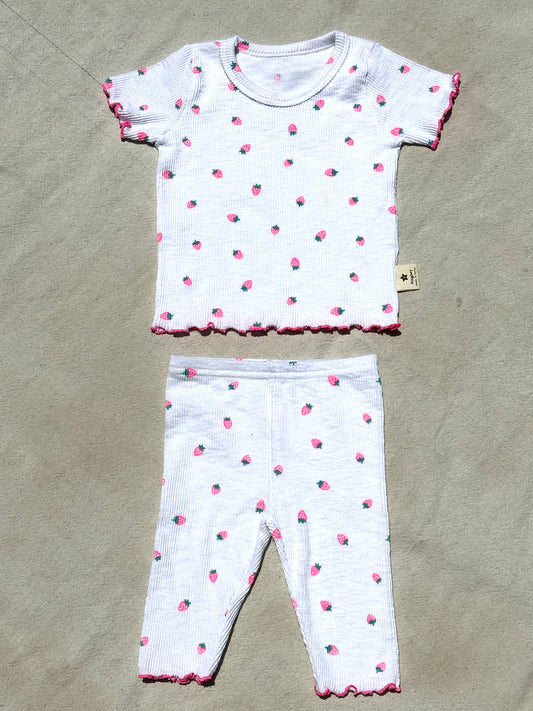 Lounge Set in Mini Strawberry Print