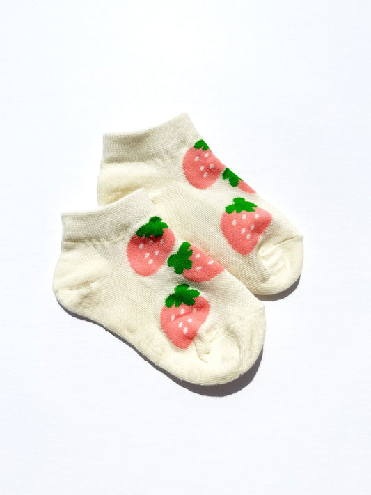 Strawberry Umpat Ankle Socks in White